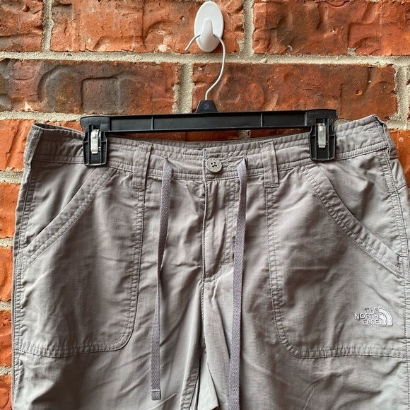 The North Face Womens 10 Gray Outdoor Hiking Cropped Capri Pants Stow Pocket - Picture 2 of 11